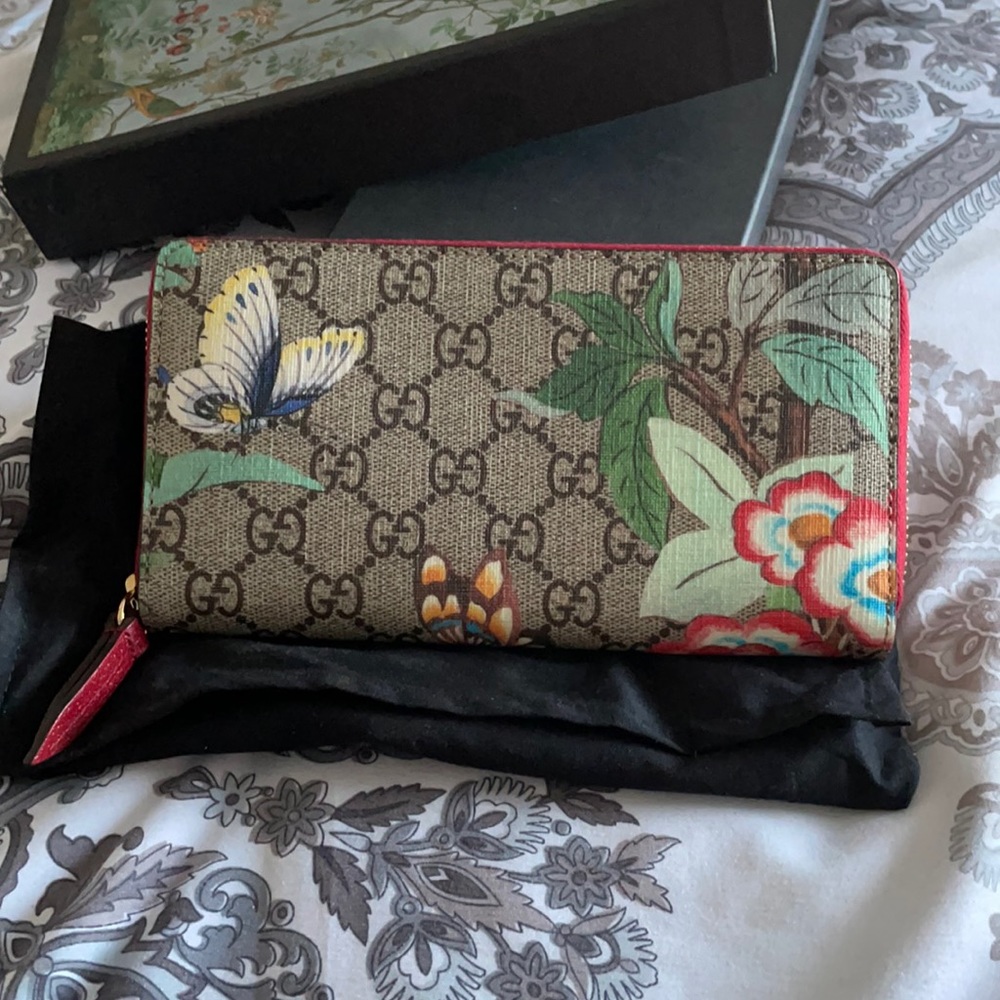 Brand new Gucci wallet. Never used before